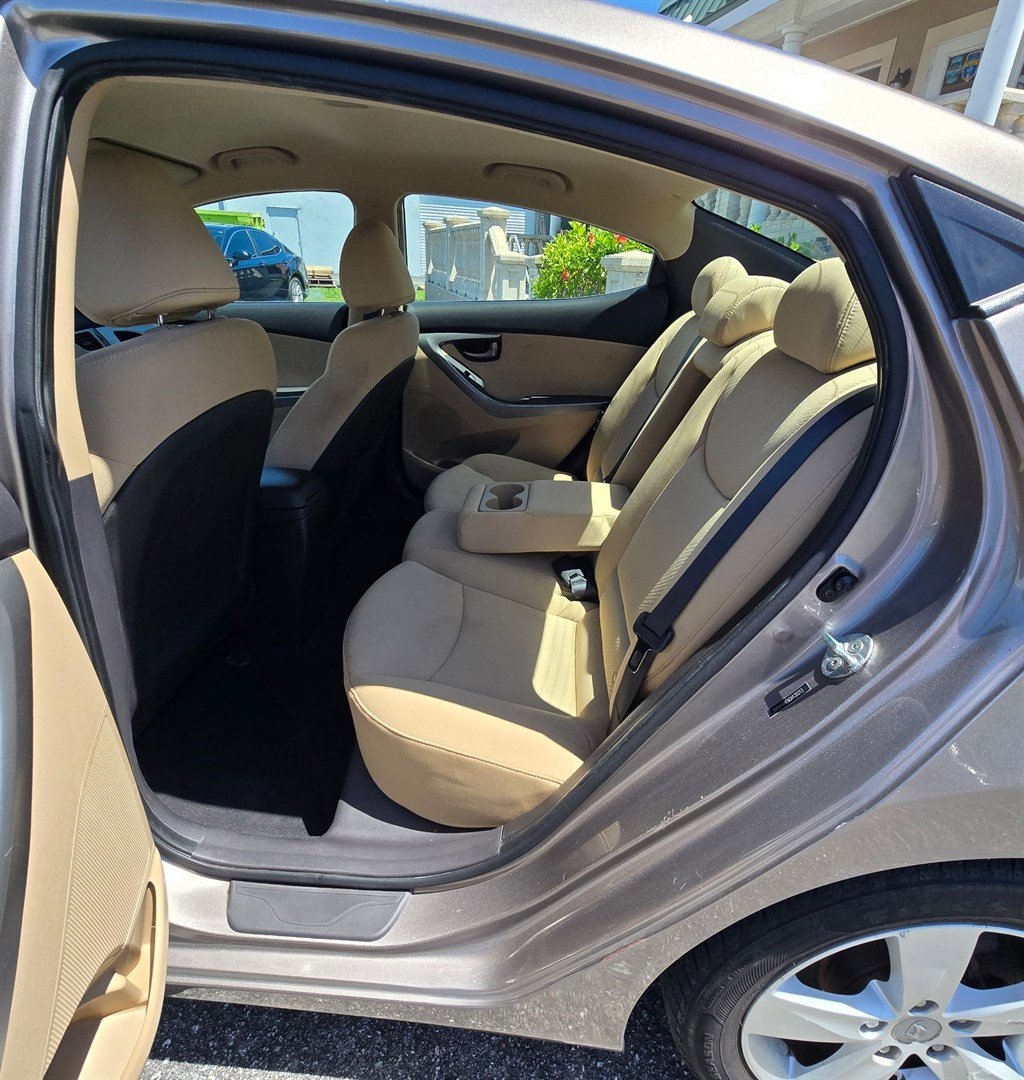 Used 2012 Hyundai Elantra GLS w/ Preferred Pkg 3 FWD image 4
