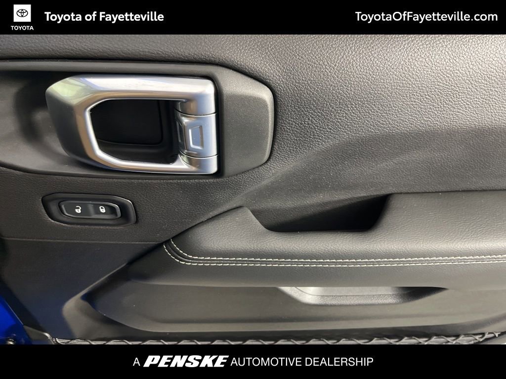 Used 2023 Jeep Gladiator Rubicon w/ LED Lighting Group AWD/4WD image 16