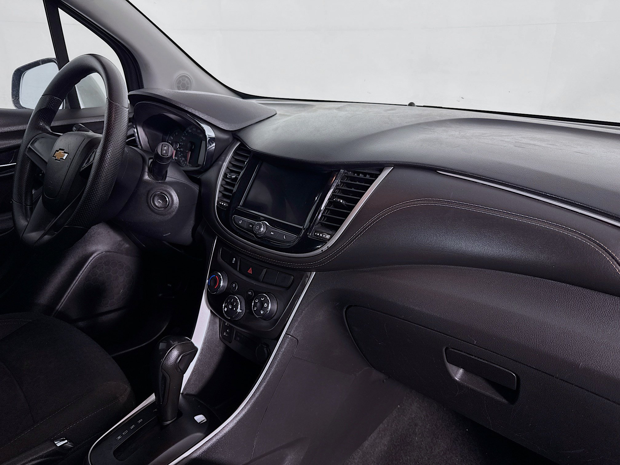 Used 2020 Chevrolet Trax LS FWD image 26