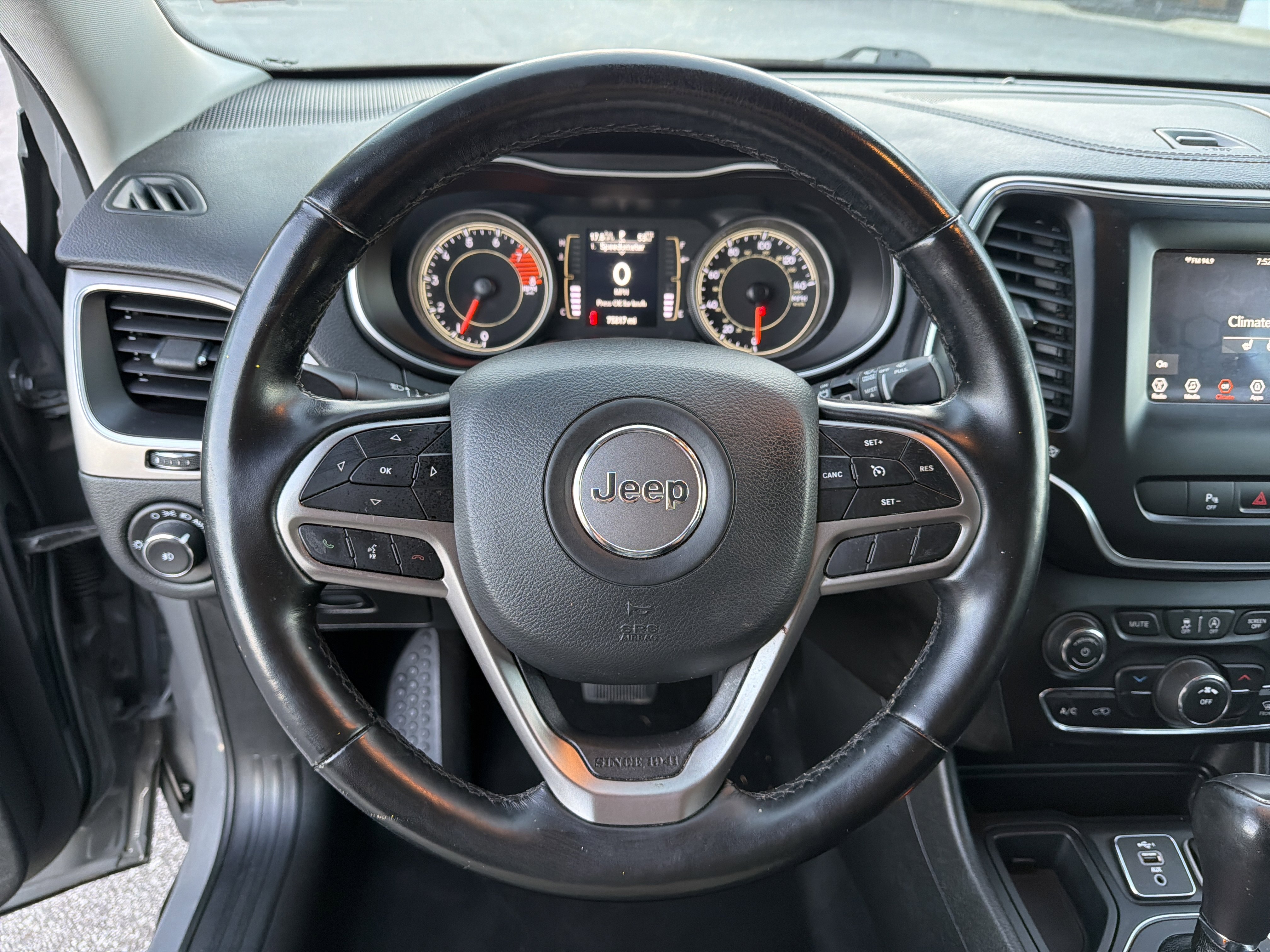 Used 2021 Jeep Cherokee Latitude Lux w/ Sun & Sound Group image 24