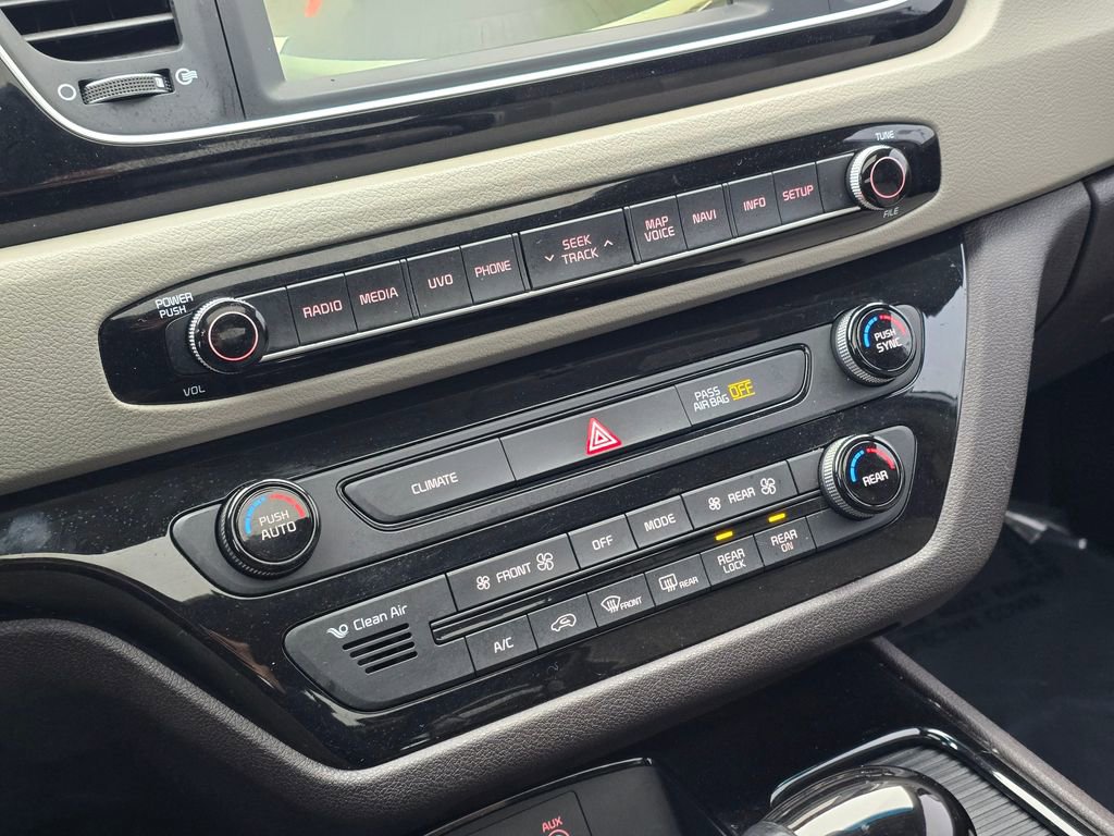 Used 2015 Kia Sedona SX Limited image 32