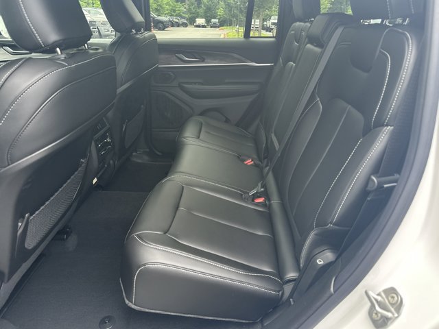 New 2026 Jeep Grand Cherokee Limited w/ Limited Altitude Package AWD/4WD image 19
