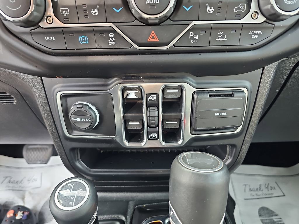 Used 2022 Jeep Wrangler Unlimited Sahara image 33