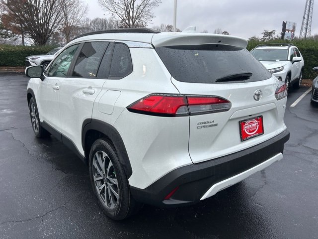 Used 2023 Toyota Corolla Cross XLE image 8