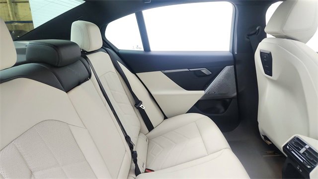 Used 2025 BMW i5 xDrive40 image 26