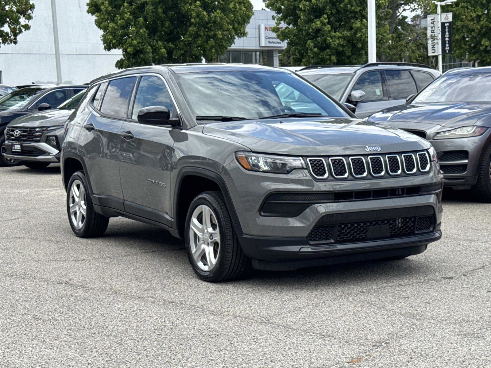 Used 2023 Jeep Compass Sport AWD/4WD image 1