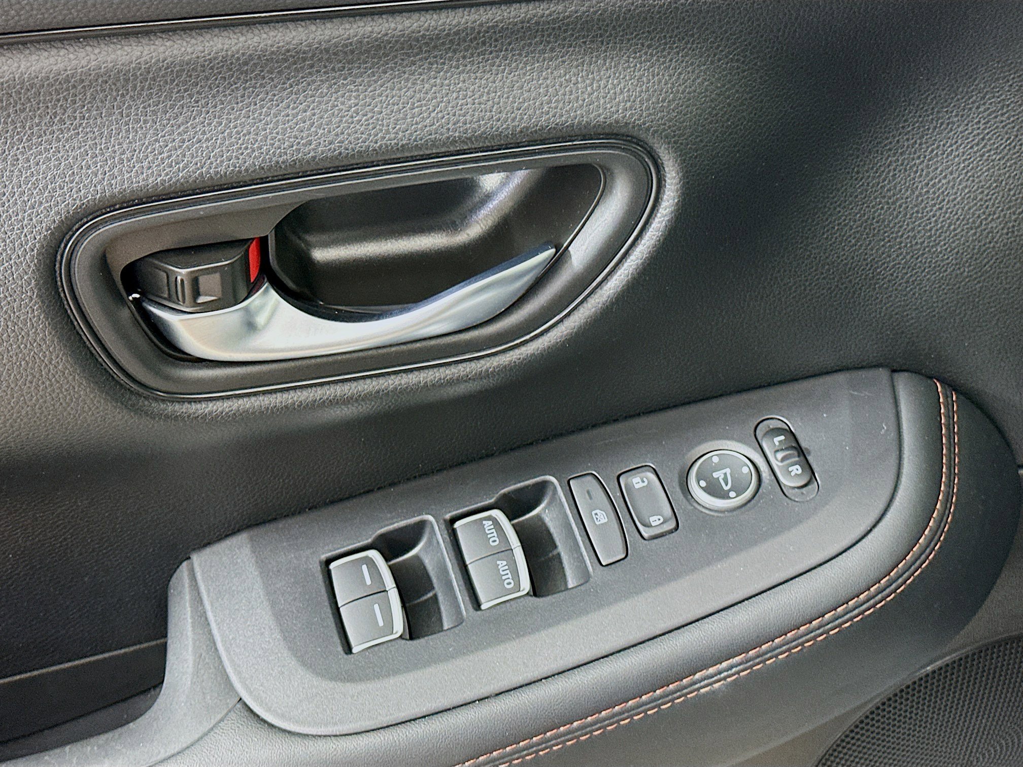 Used 2025 Honda HR-V Sport image 15