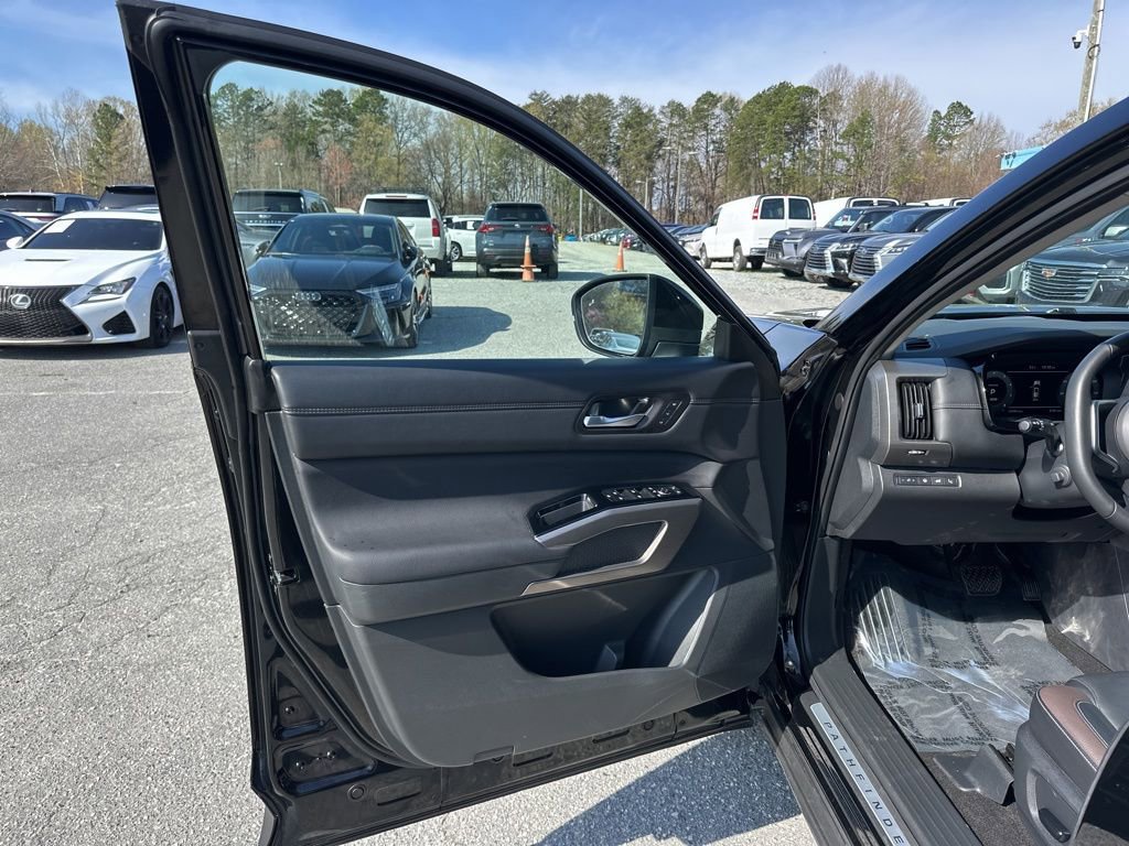 Used 2025 Nissan Pathfinder Platinum w/ Cargo Package FWD image 21