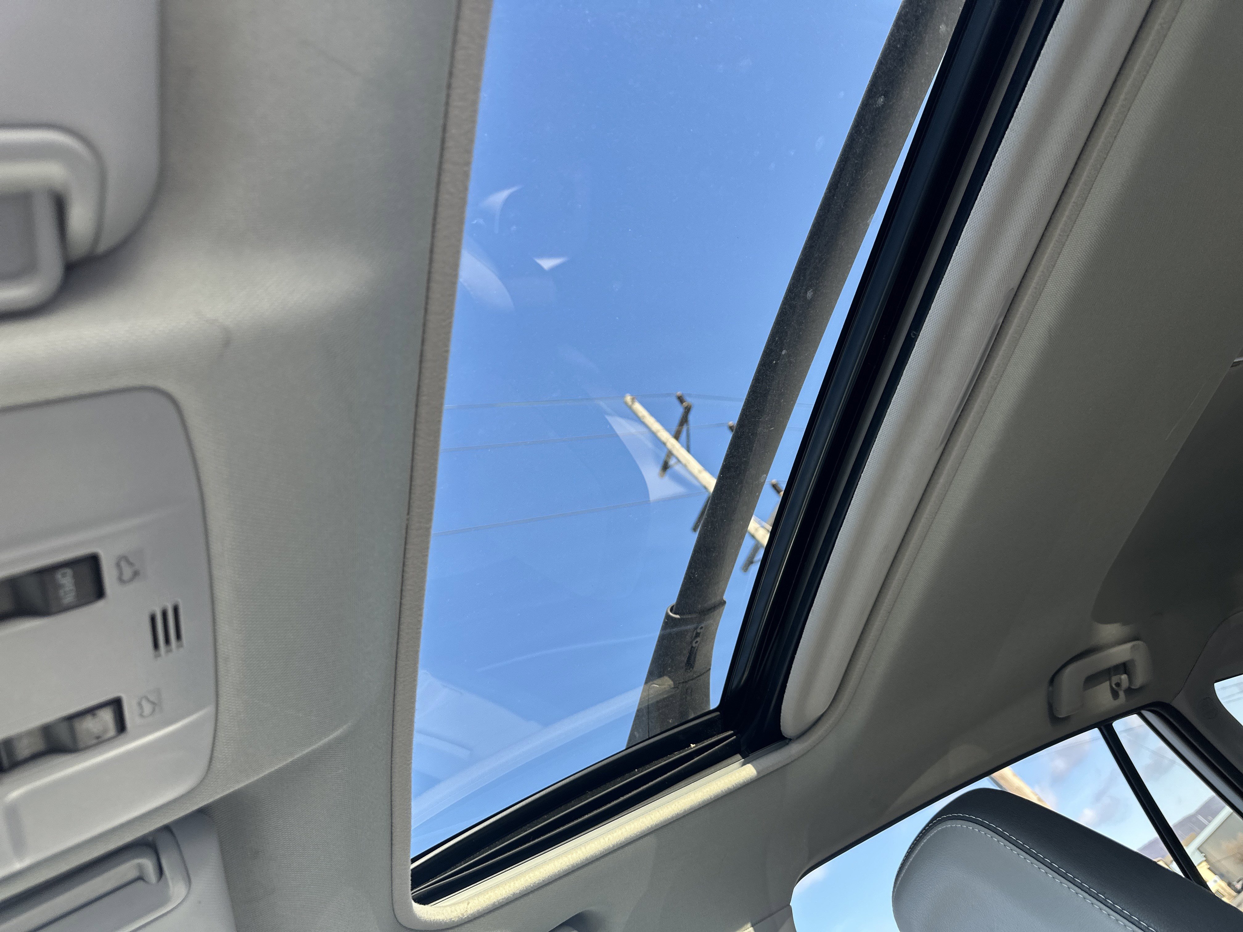 Used 2014 Toyota RAV4 Limited image 29