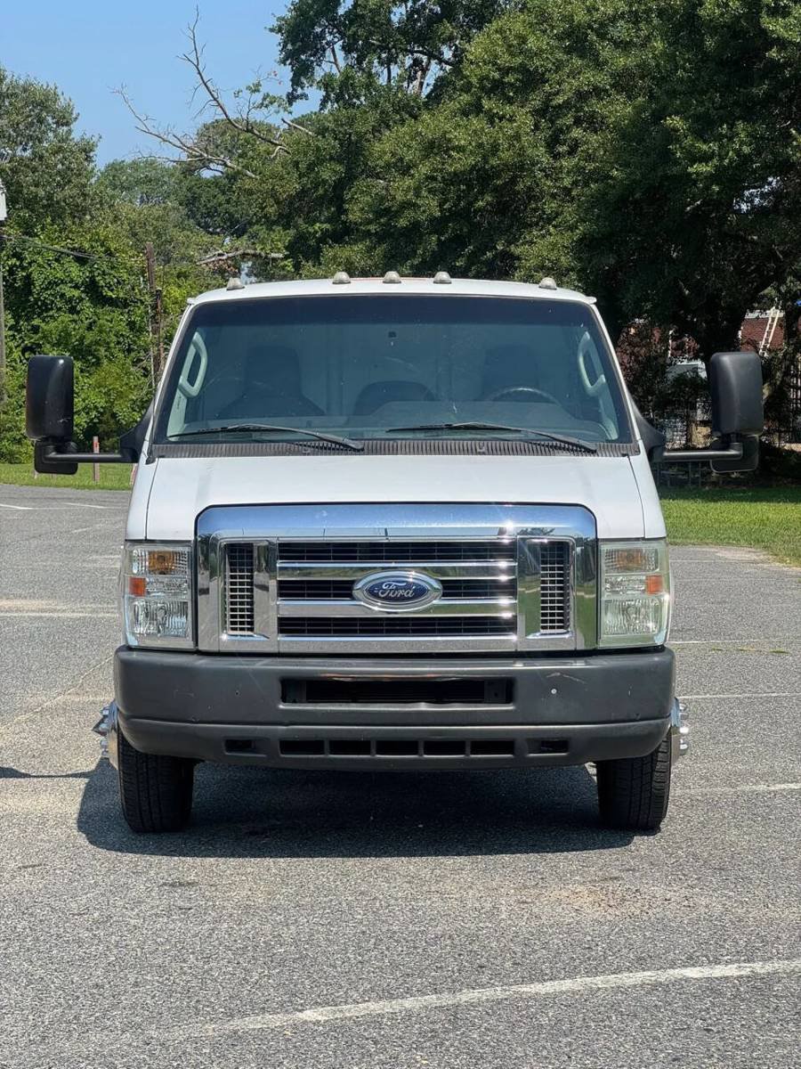 Used 2011 Ford E-450 and Econoline 450 Super Duty RWD image 8