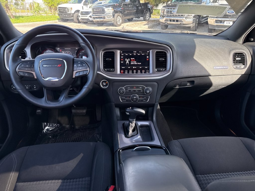 Used 2019 Dodge Charger SXT w/ Blacktop Package AWD/4WD image 5