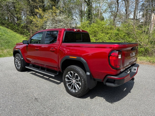 Used 2023 GMC Canyon Denali image 9