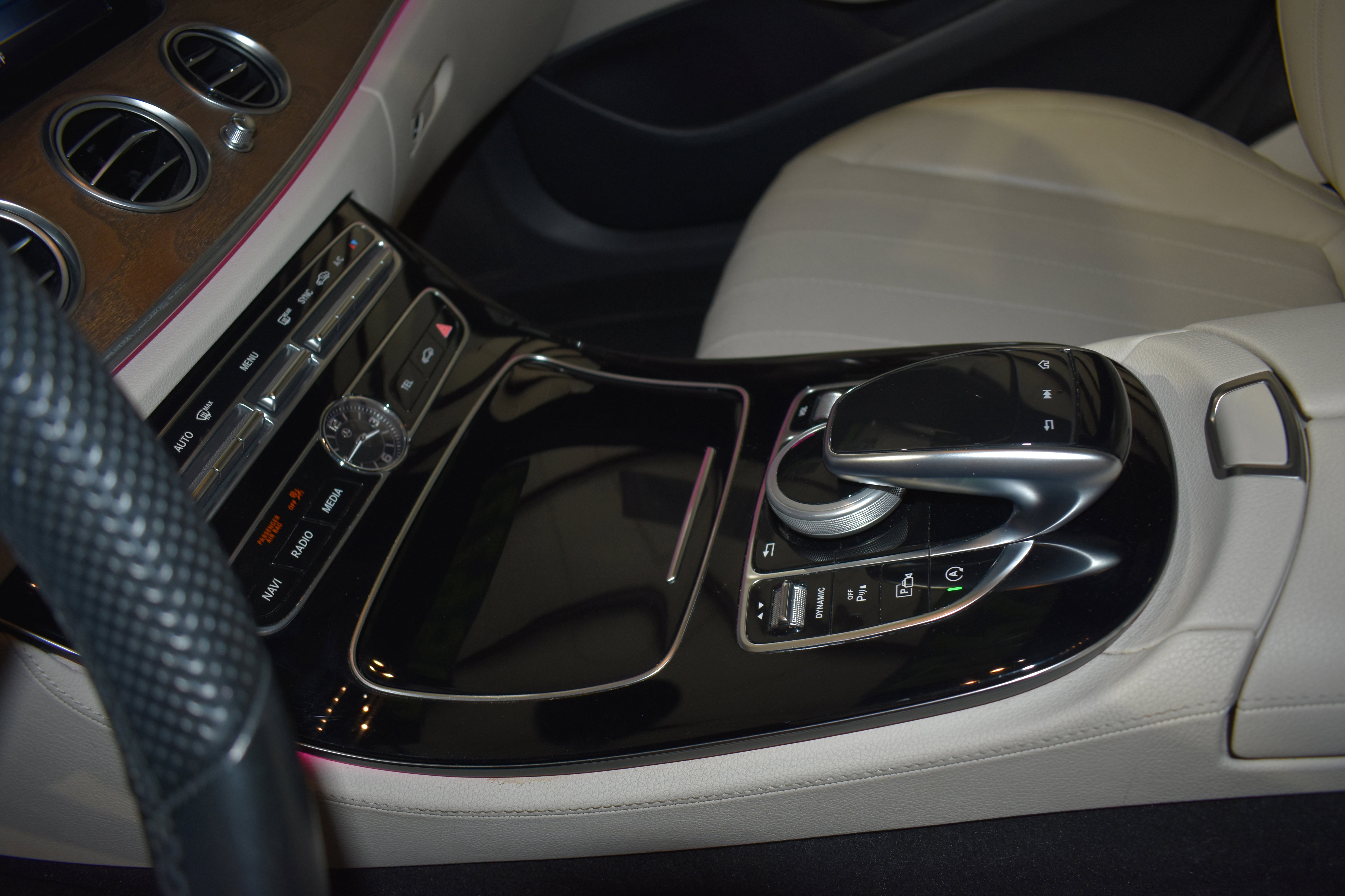 Used 2017 Mercedes-Benz E 400 4MATIC Wagon image 21