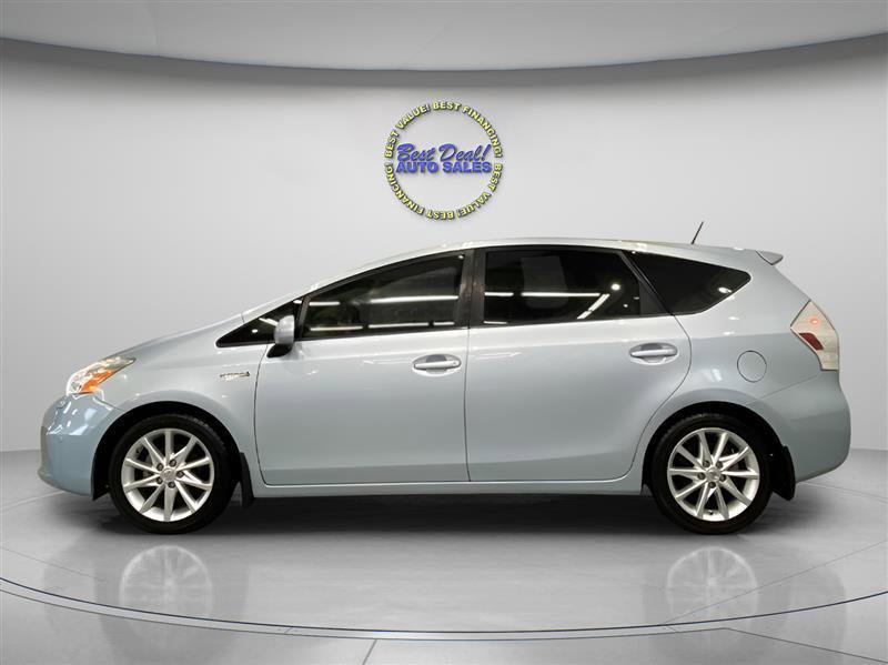 Used 2014 Toyota Prius V Five image 2