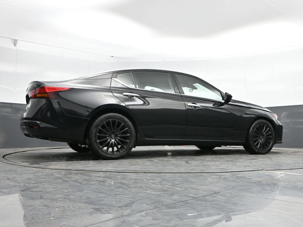 Used 2023 Nissan Altima 2.5 SV FWD image 39