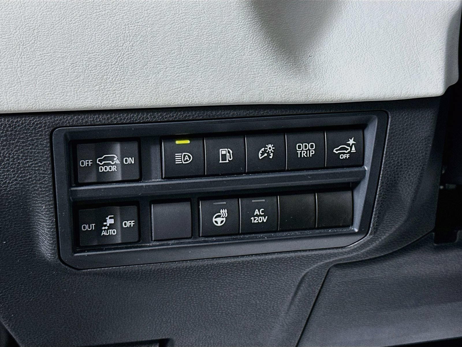 Certified 2023 Toyota Sequoia Capstone AWD/4WD image 10