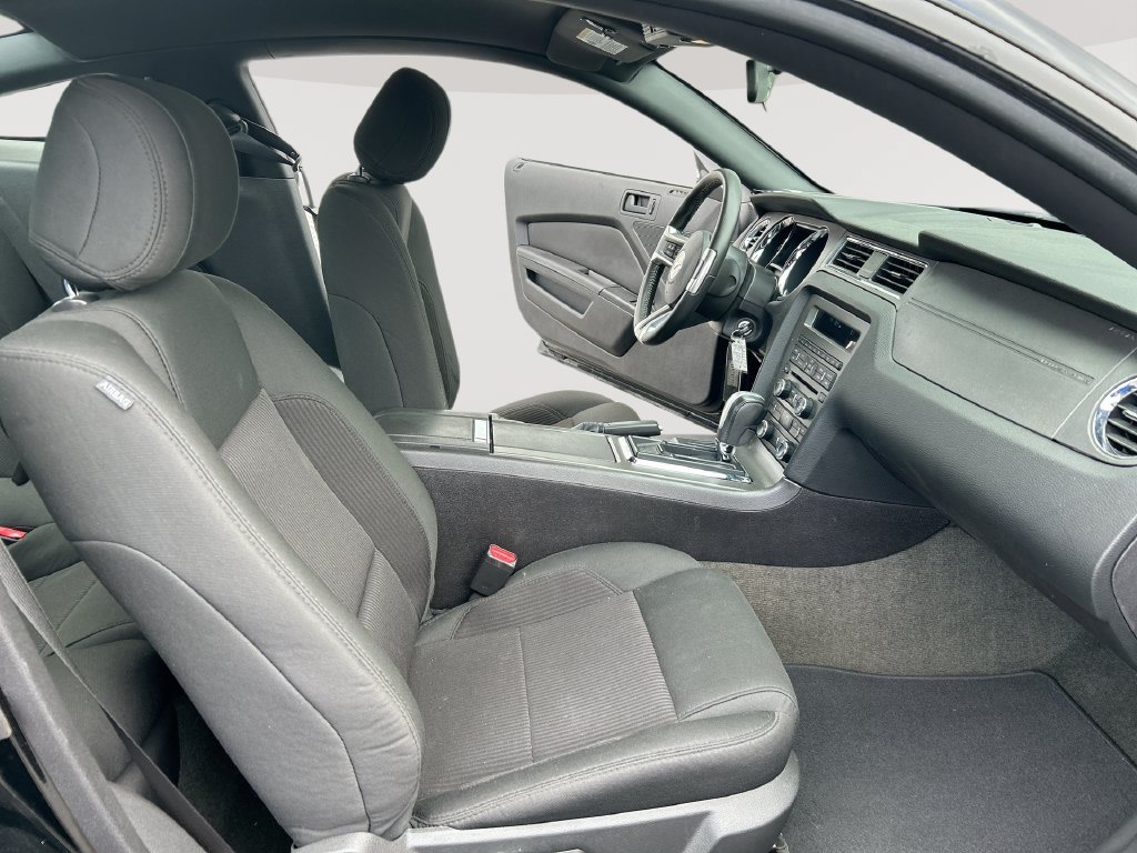 Used 2014 Ford Mustang Coupe RWD image 25