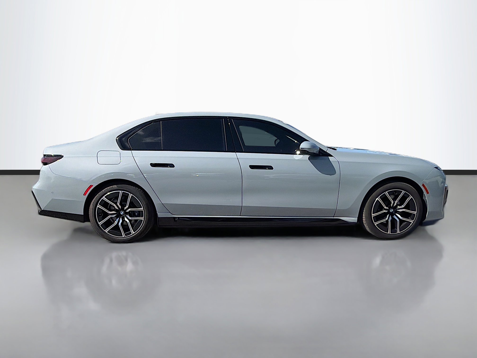 Used 2025 BMW i7 xDrive60 image 6