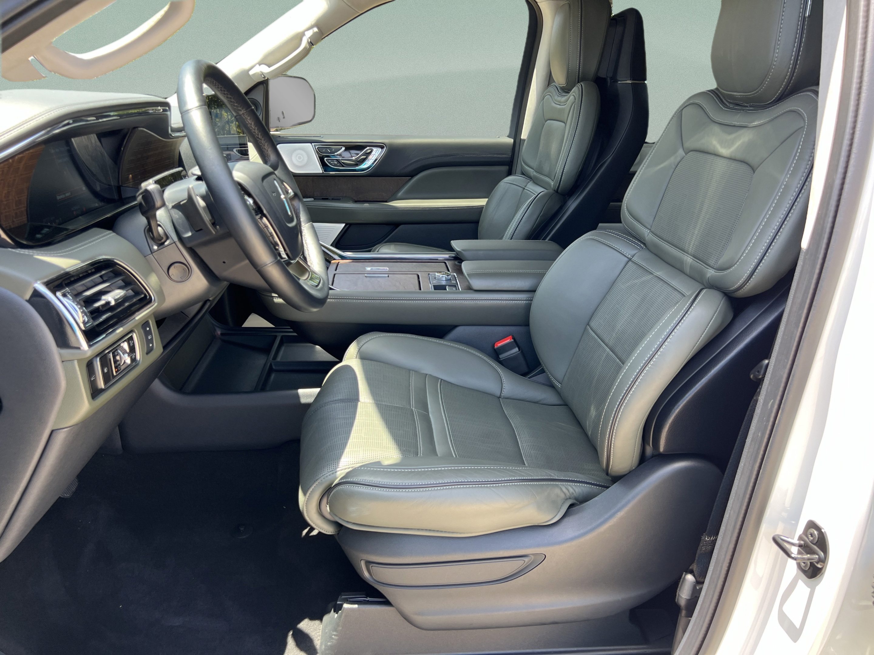 Used 2023 Lincoln Navigator Black Label AWD/4WD image 9
