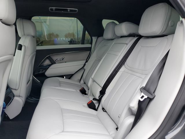 Used 2025 Land Rover Range Rover Sport SE image 12