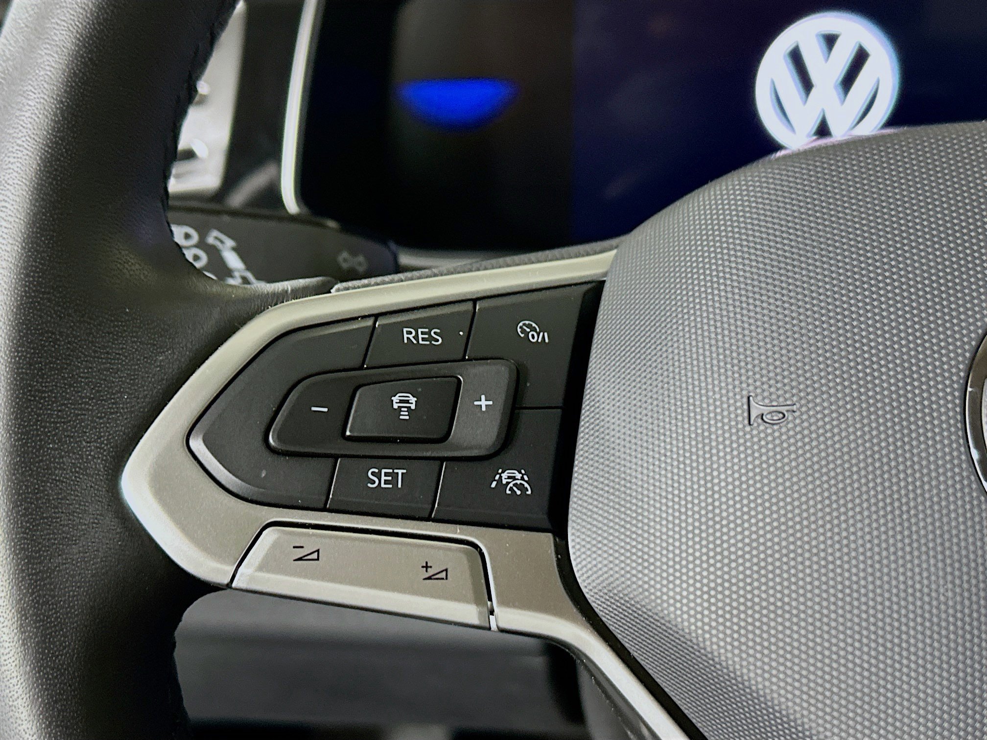Used 2025 Volkswagen Jetta SE FWD image 16