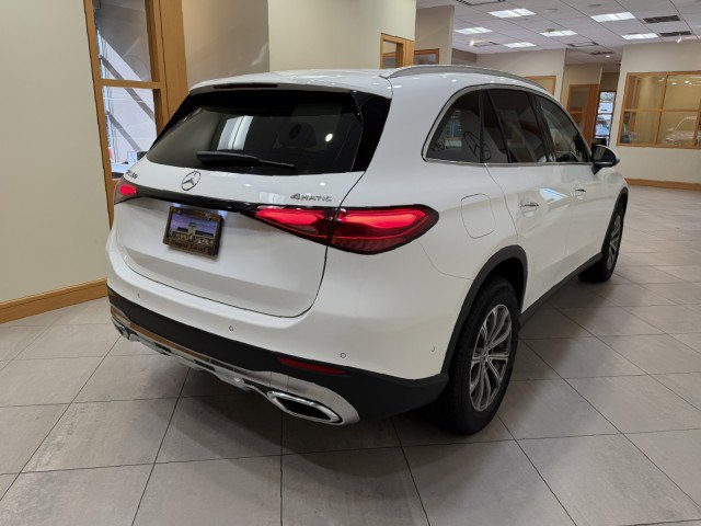 Used 2024 Mercedes-Benz GLC 300 4MATIC image 5