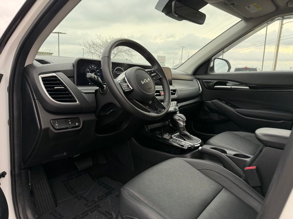 Used 2024 Kia Seltos EX image 12