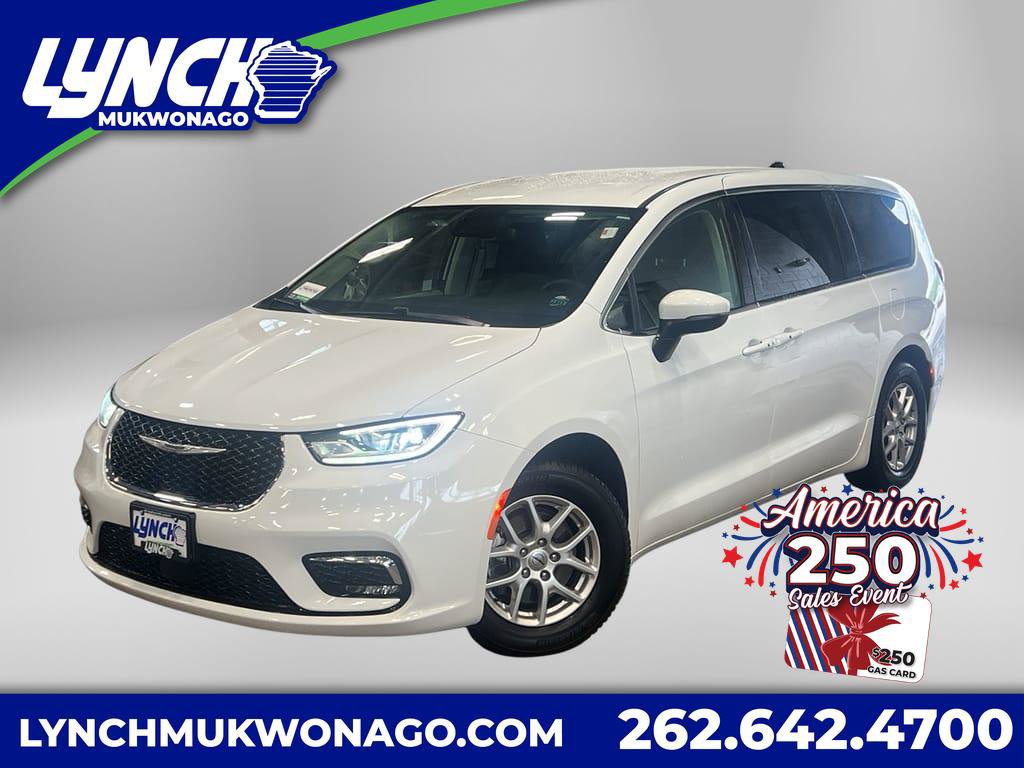 Used 2023 Chrysler Pacifica Touring-L FWD image 1