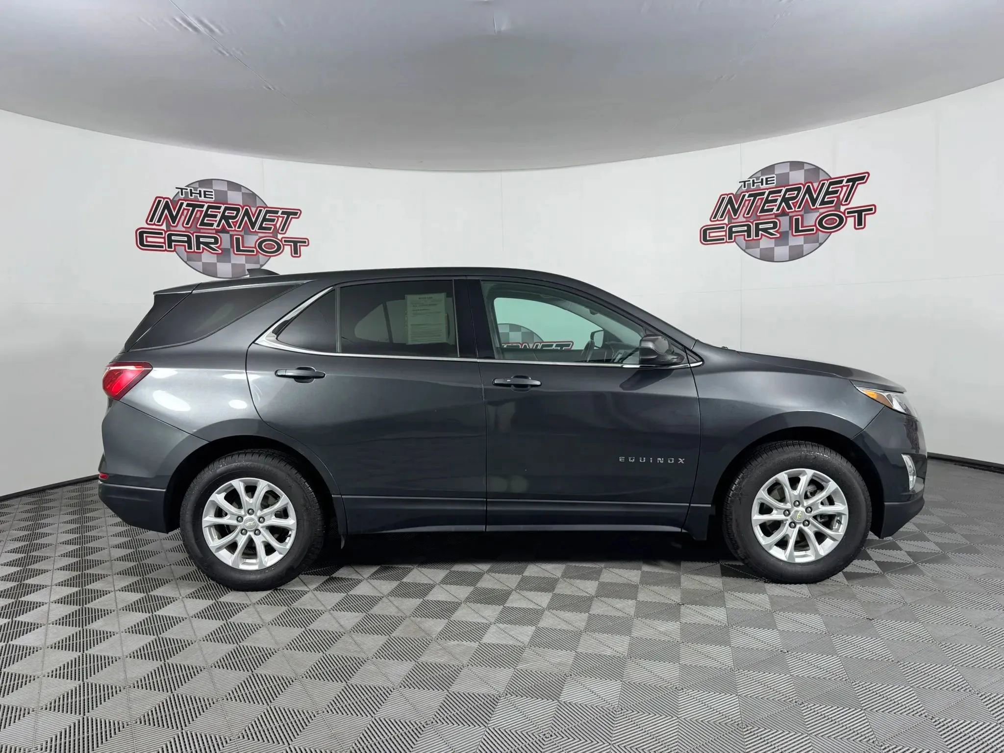 Used 2020 Chevrolet Equinox LT w/ Driver Convenience Package FWD image 8