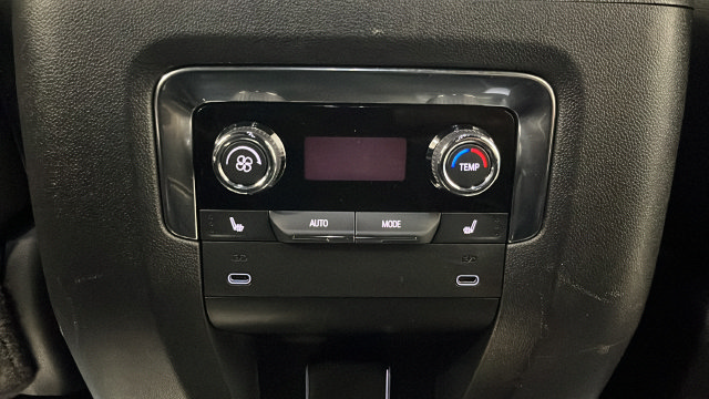 Used 2025 Chevrolet Suburban Premier AWD/4WD image 34