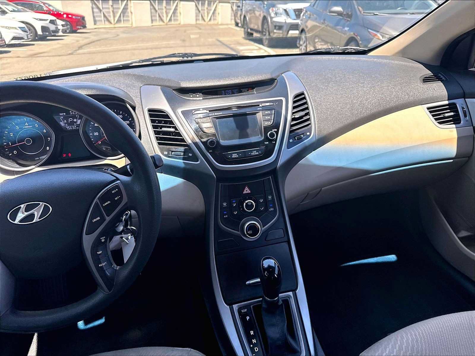 Used 2015 Hyundai Elantra SE w/ Option Group 02 FWD image 9
