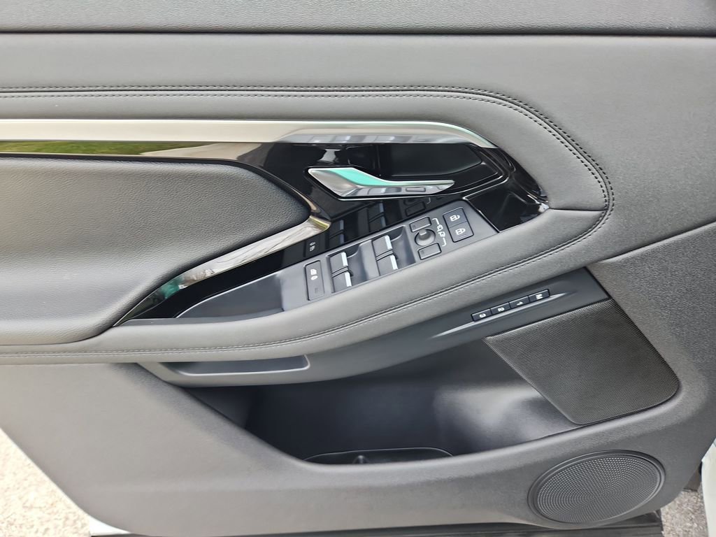 Used 2023 Land Rover Range Rover Evoque R-Dynamic SE image 25