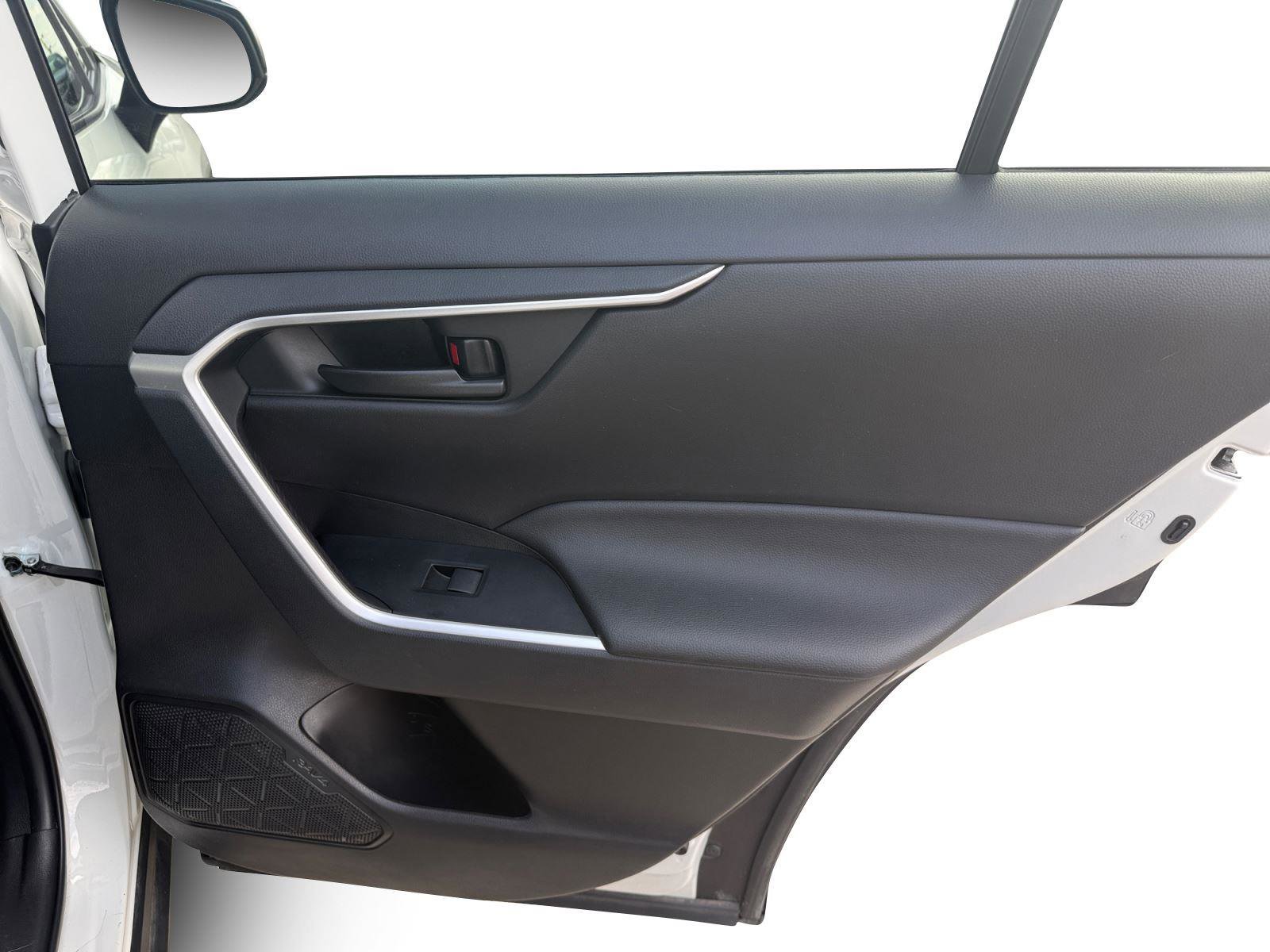 Used 2022 Toyota RAV4 LE image 21