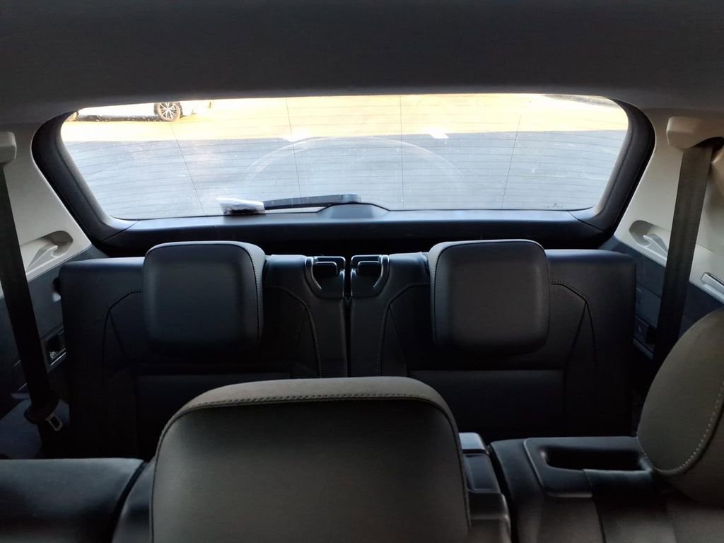 Used 2020 Volkswagen Tiguan SE FWD image 17