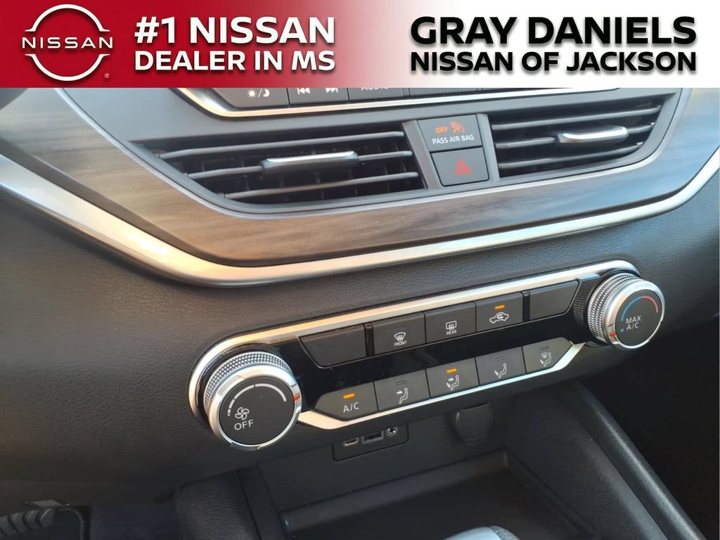Certified 2025 Nissan Altima 2.5 SV FWD image 18