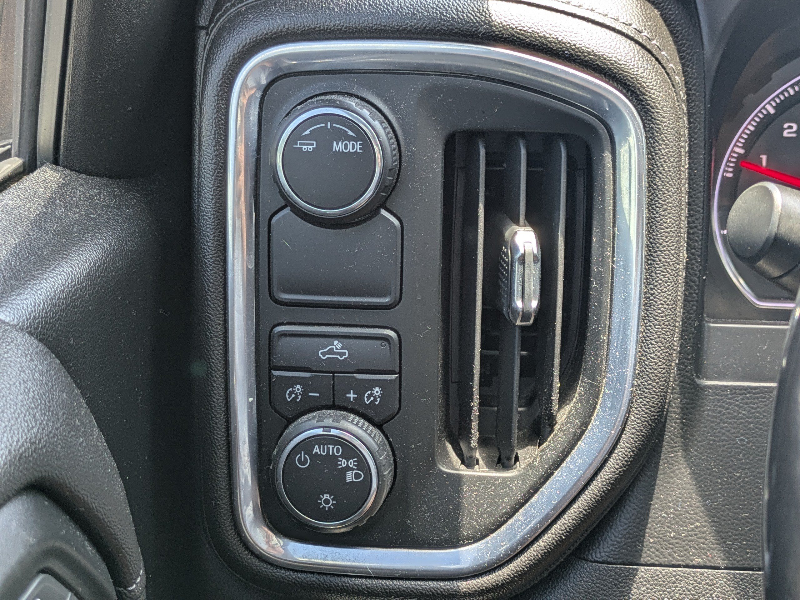 Used 2020 Chevrolet Silverado 1500 LT w/ Texas Edition RWD image 20