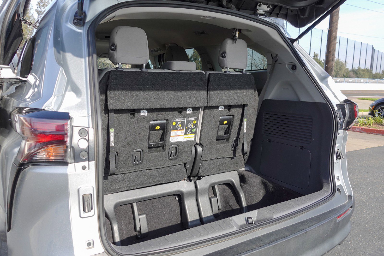 Used 2024 Toyota Sienna LE image 25