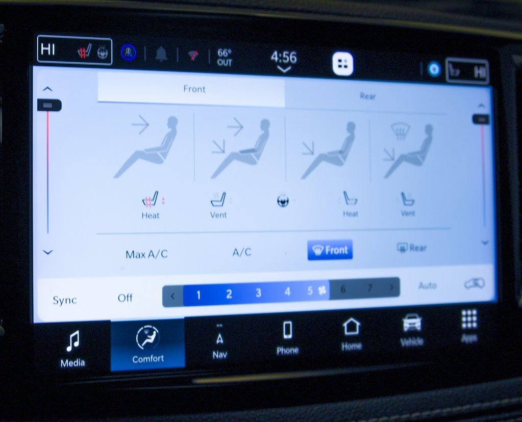 Used 2023 Chrysler Pacifica Limited image 21