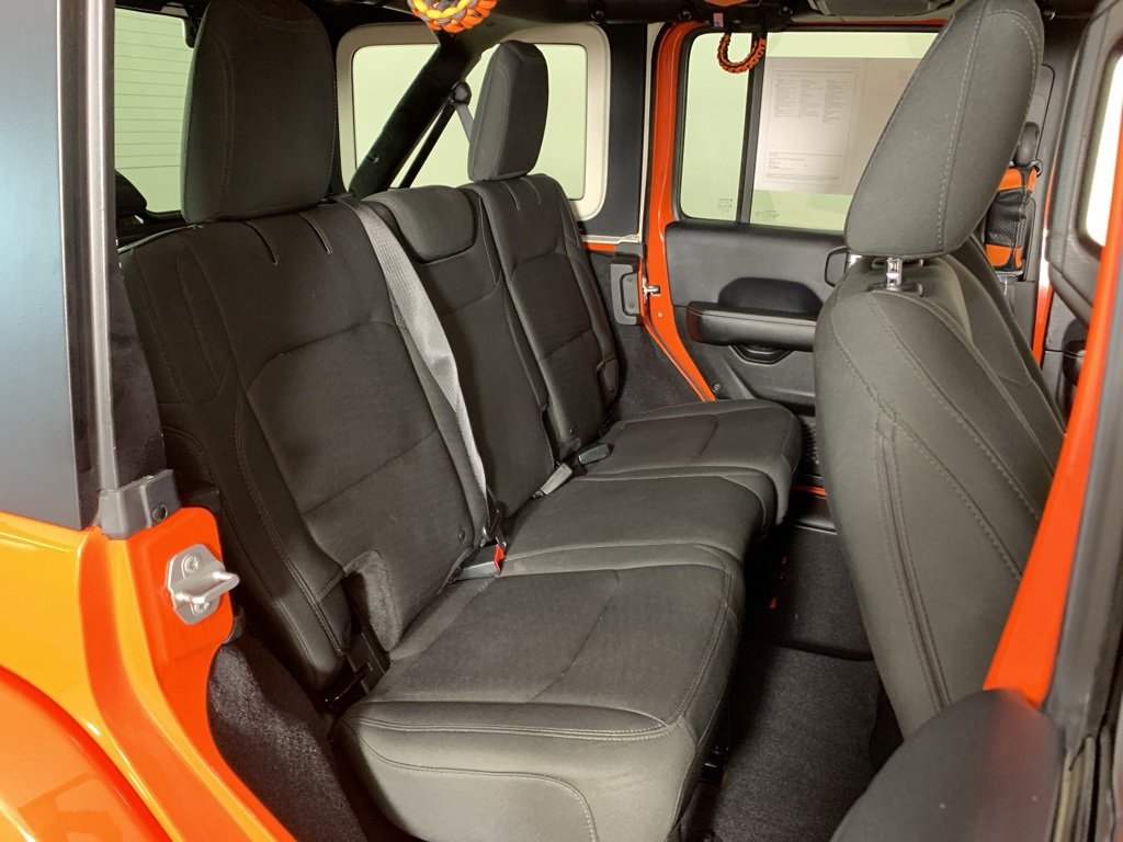 Used 2018 Jeep Wrangler Unlimited Sahara image 34