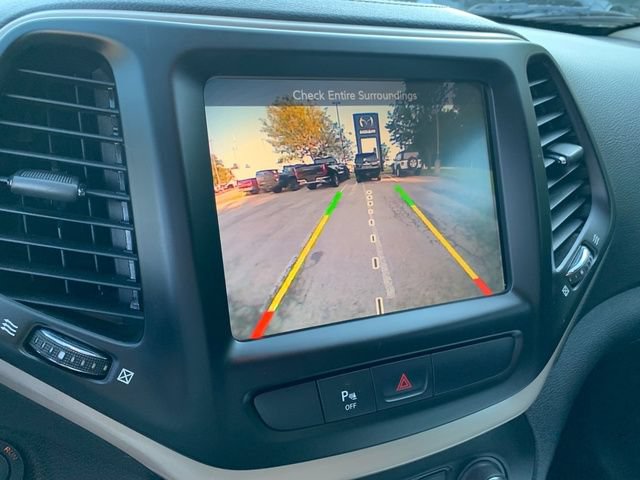 Used 2018 Jeep Cherokee Limited AWD/4WD image 30