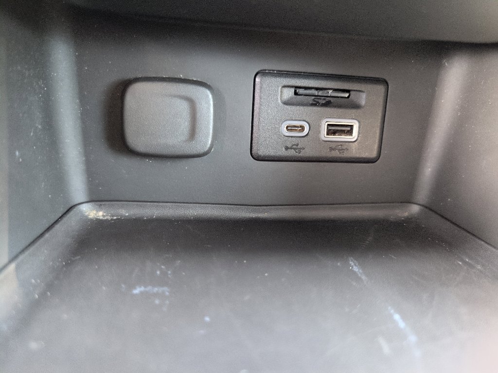 Used 2023 GMC Acadia SLT image 34