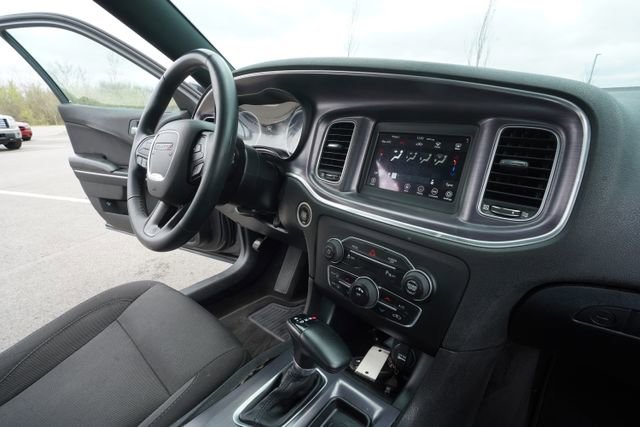 Used 2018 Dodge Charger SXT image 31