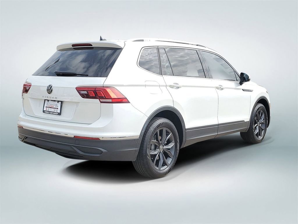 Used 2023 Volkswagen Tiguan SE image 3