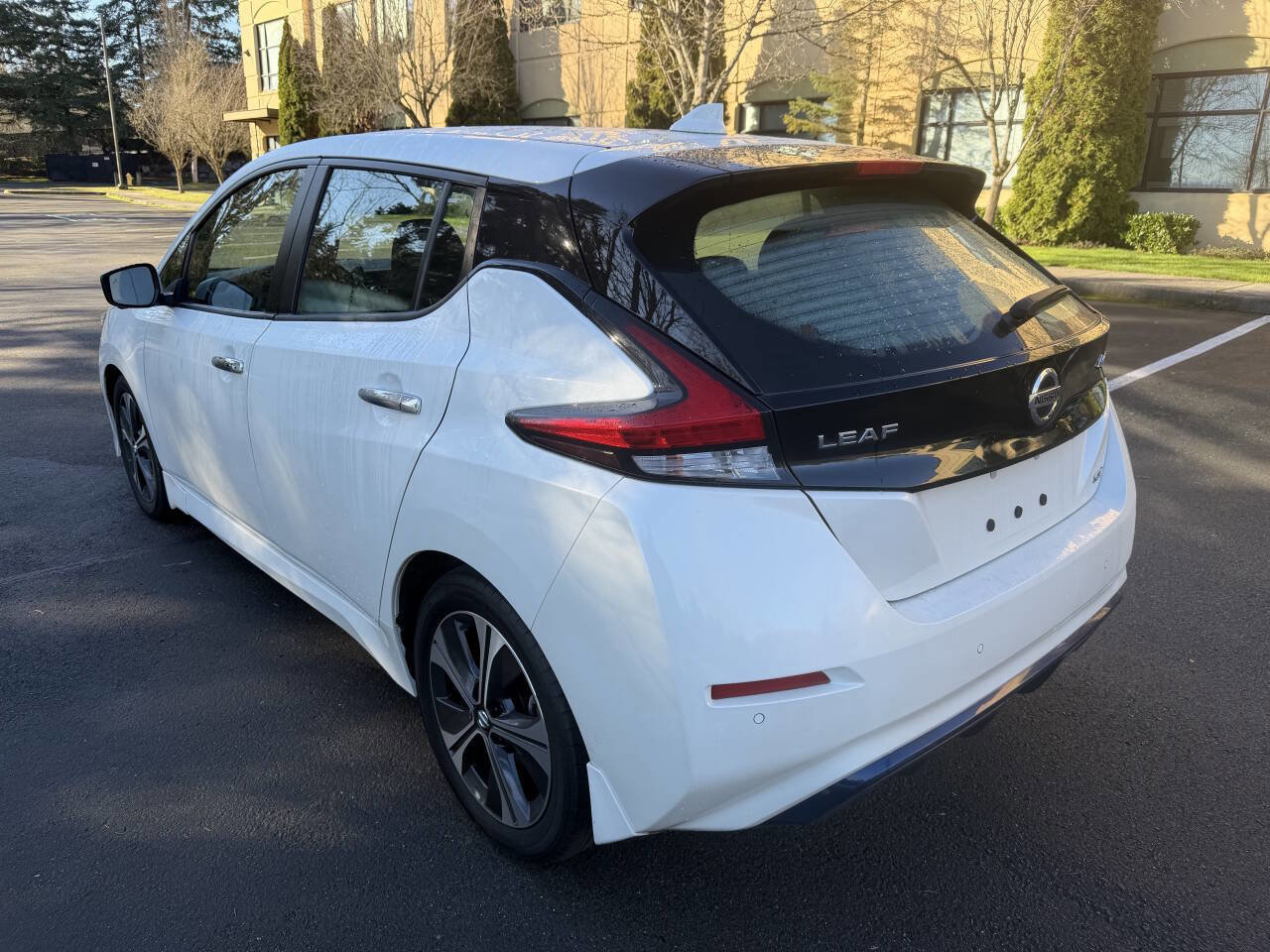 Used 2020 Nissan Leaf SV w/ SV Technology Package image 7