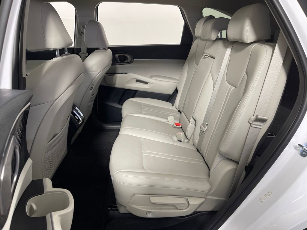Used 2023 Kia Sorento S image 13