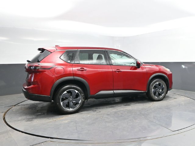 Used 2025 Nissan Rogue SV AWD/4WD image 2