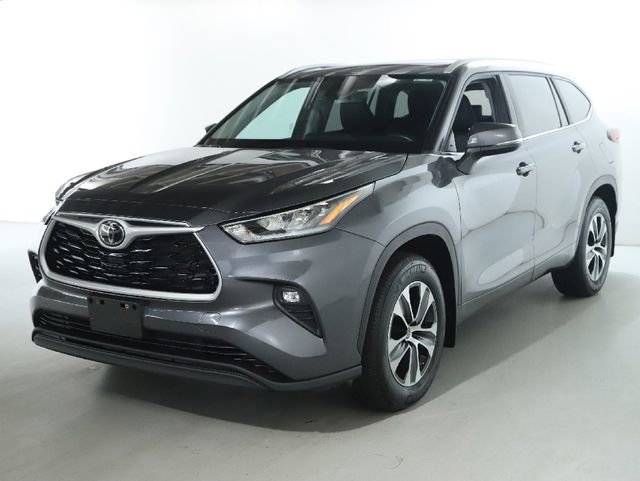Used 2023 Toyota Highlander Limited image 3