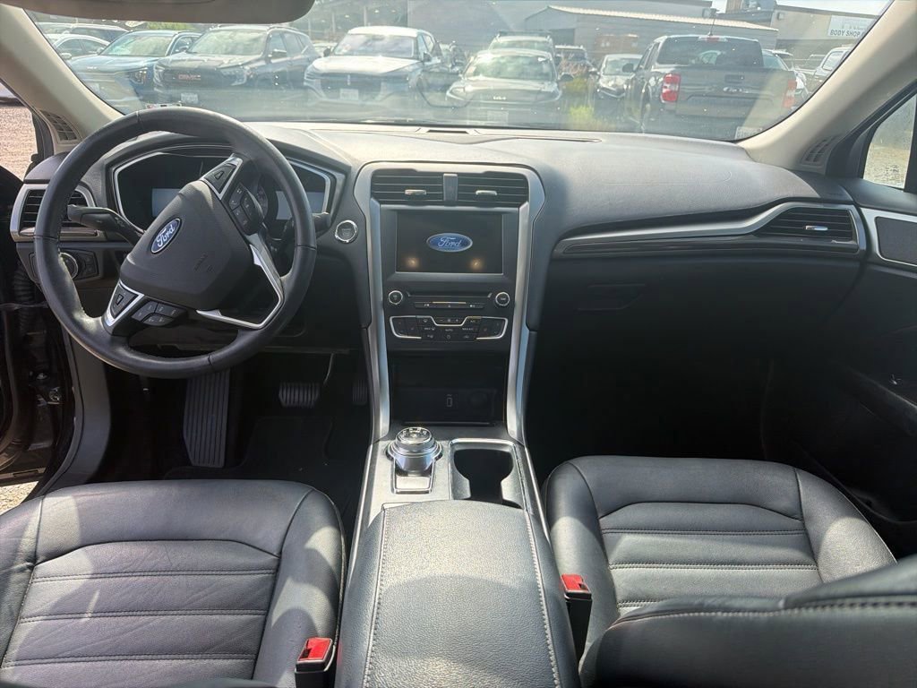 Used 2017 Ford Fusion SE w/ Fusion SE Technology Package FWD image 8