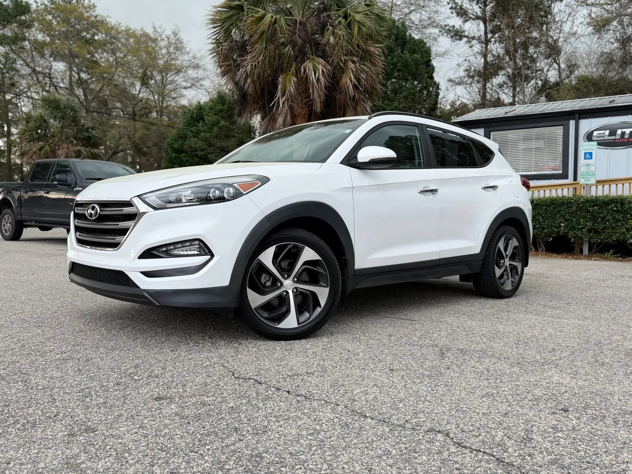 Used 2018 Hyundai Tucson Limited image 3