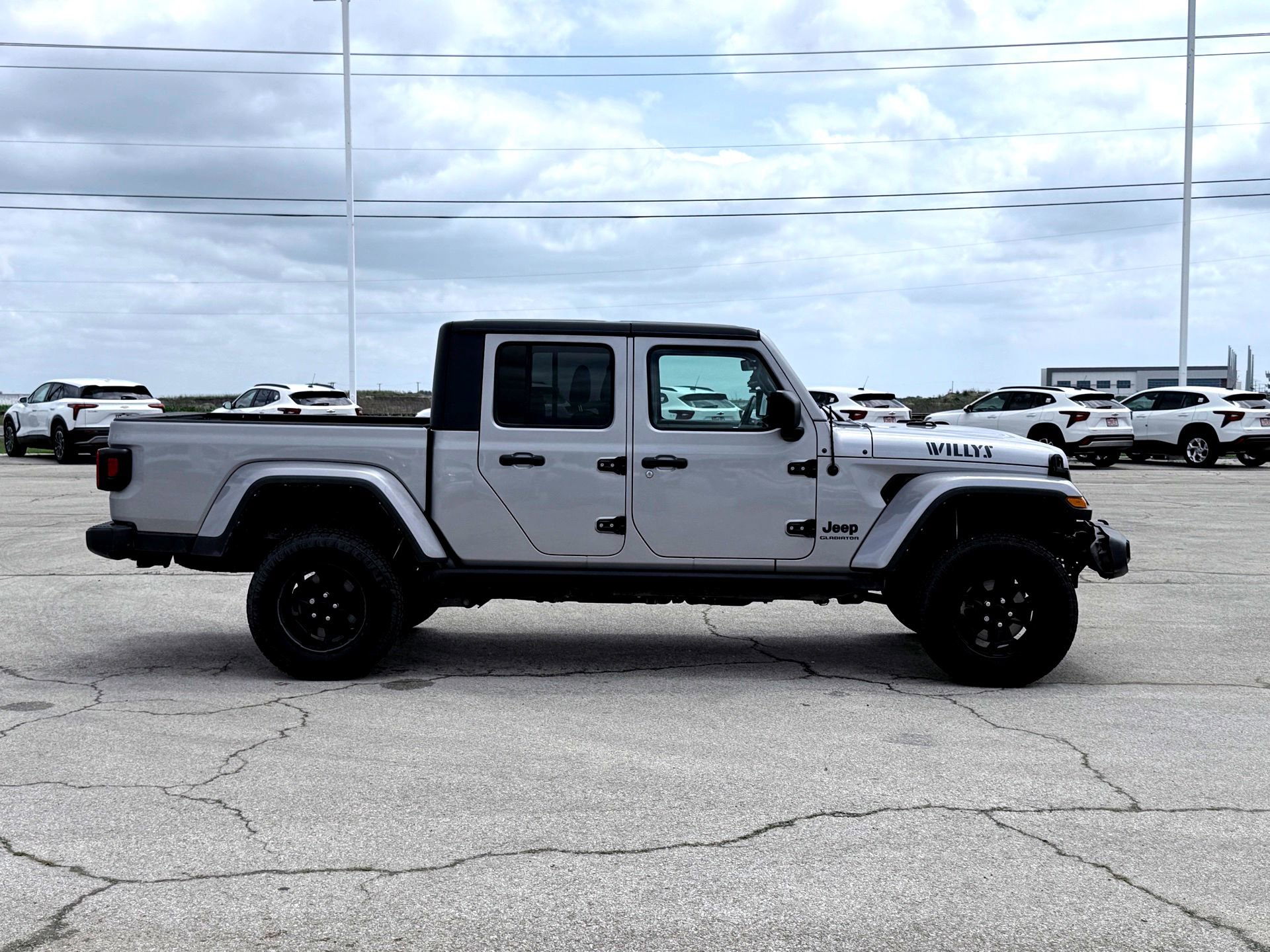 Used 2021 Jeep Gladiator Willys AWD/4WD image 6